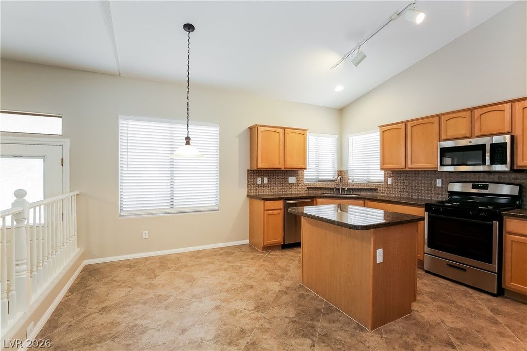 7549 Trickling Wash Drive — photo 5 of 15