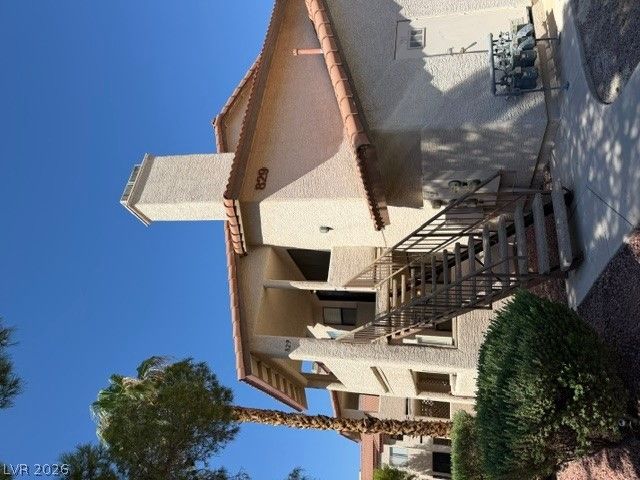829 Rock Springs Drive 102 — photo 1