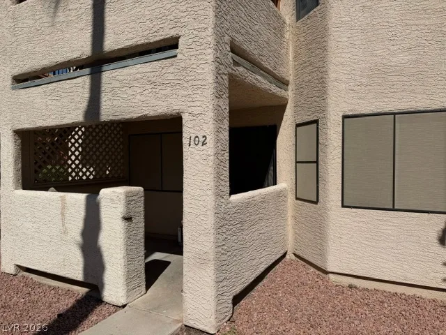 829 Rock Springs Drive 102 — photo 2