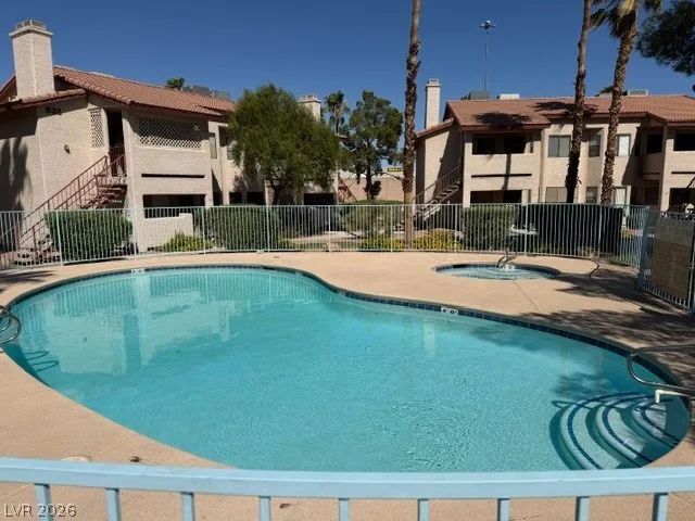 829 Rock Springs Drive 102 — photo 3
