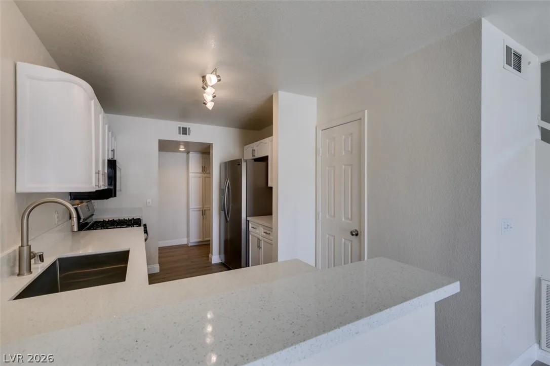 8476 Indigo Sky Avenue — photo 2