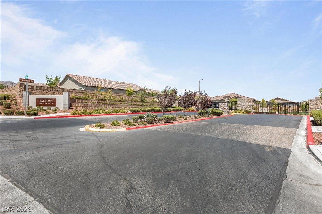 10934 Delparke Valley Avenue — photo 4
