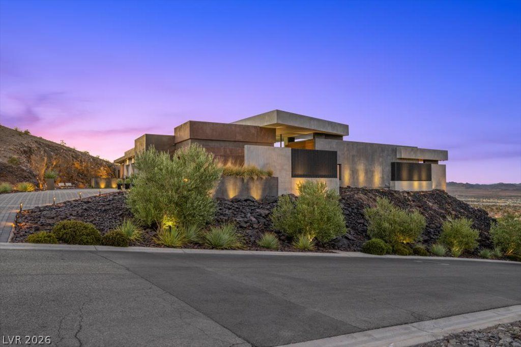 641 Dragon Peak Drive — photo 2