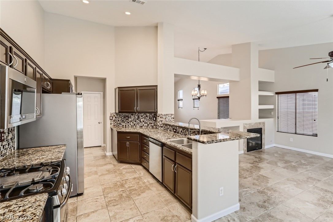8336 Cabin Peak Street — photo 5 of 13