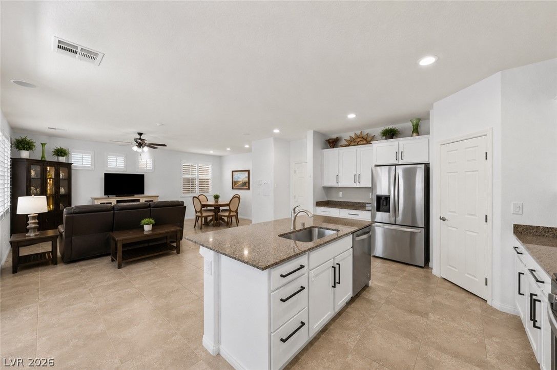 4424 Stardusk Falls Avenue — photo 5
