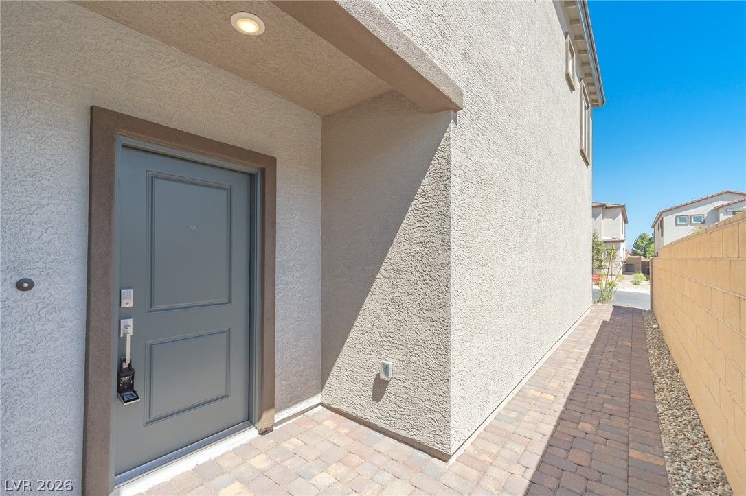 9927 Kimura Hills Avenue — photo 4