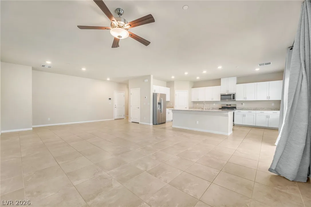 472 Silverweed Avenue — photo 4