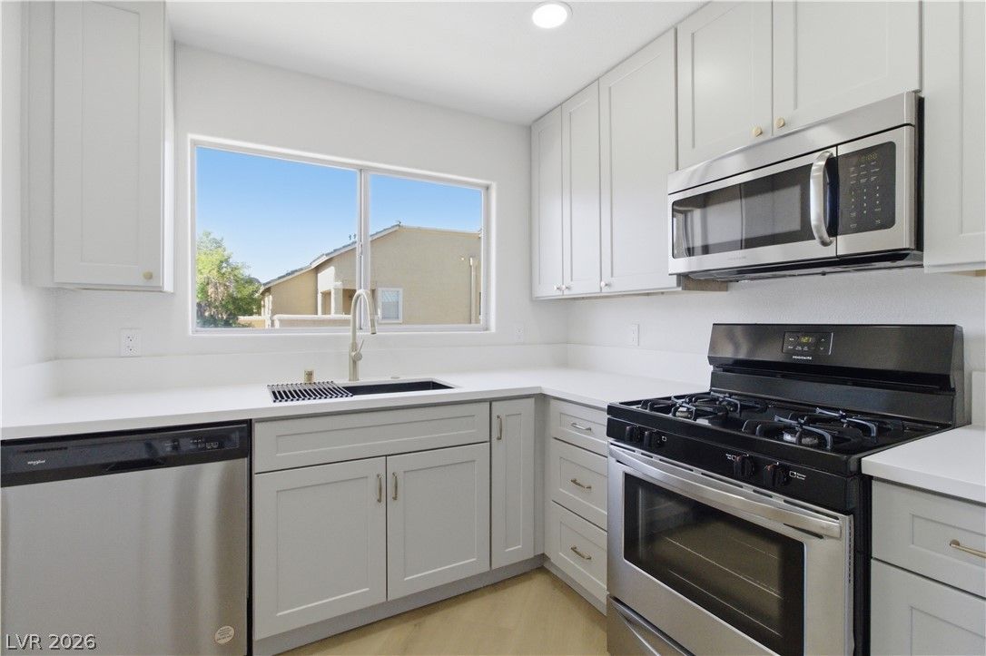 1501 Linnbaker Lane 202 — photo 3