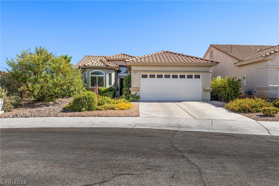 8901 Canyon Magic Avenue — photo 2
