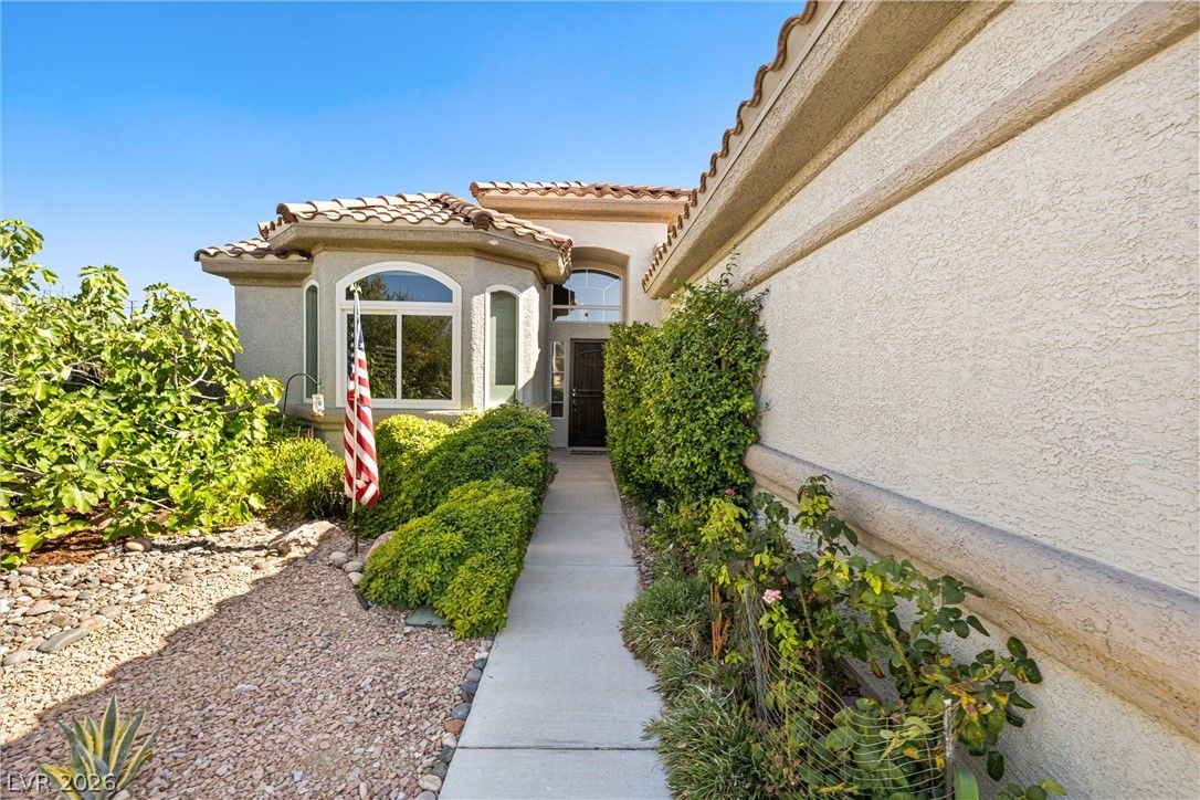 8901 Canyon Magic Avenue — photo 4
