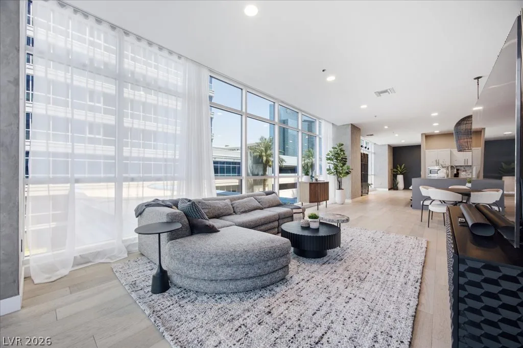 4575 Dean Martin Drive 307 — photo 4