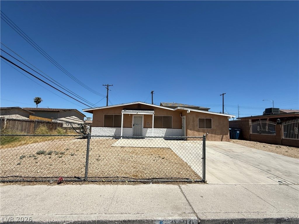 2420 North Street — photo 1 of 22