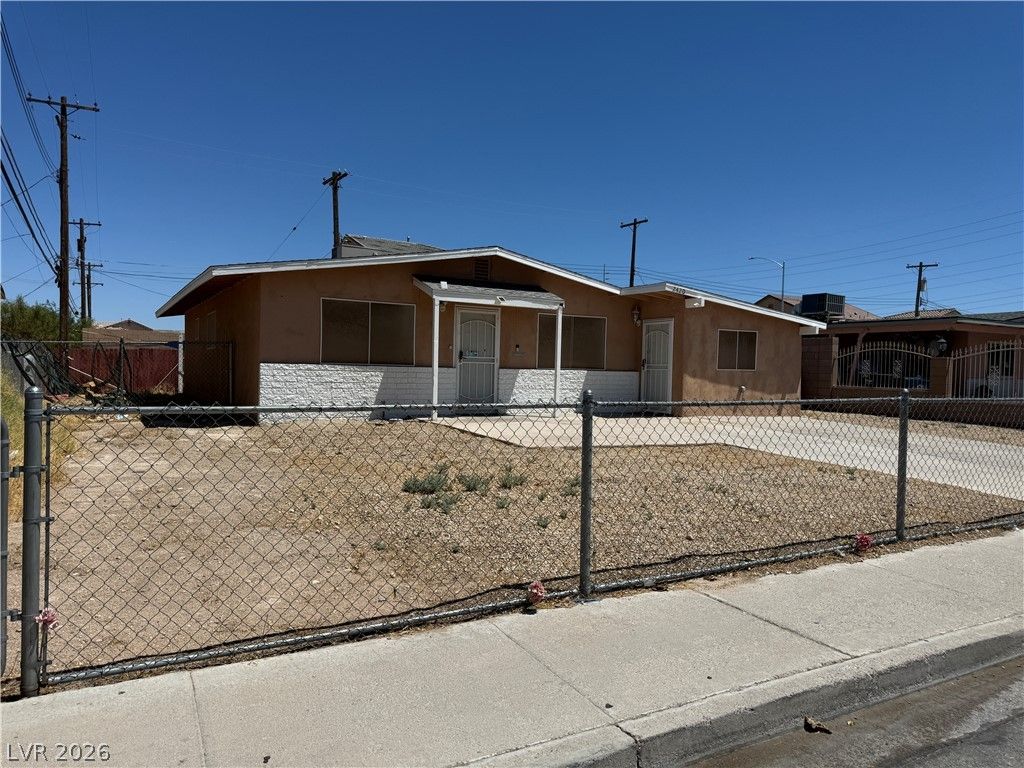 2420 North Street — photo 3 of 22