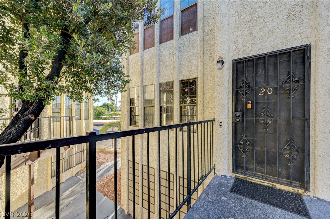 2080 Karen Avenue 20 — photo 2