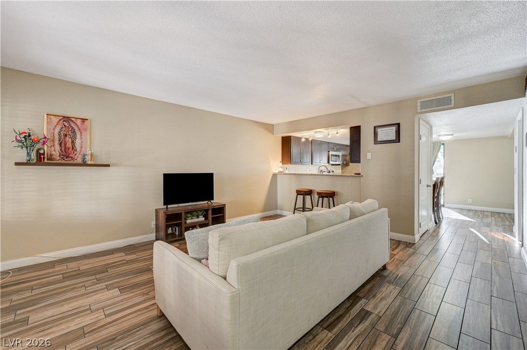 2080 Karen Avenue 20 — photo 3