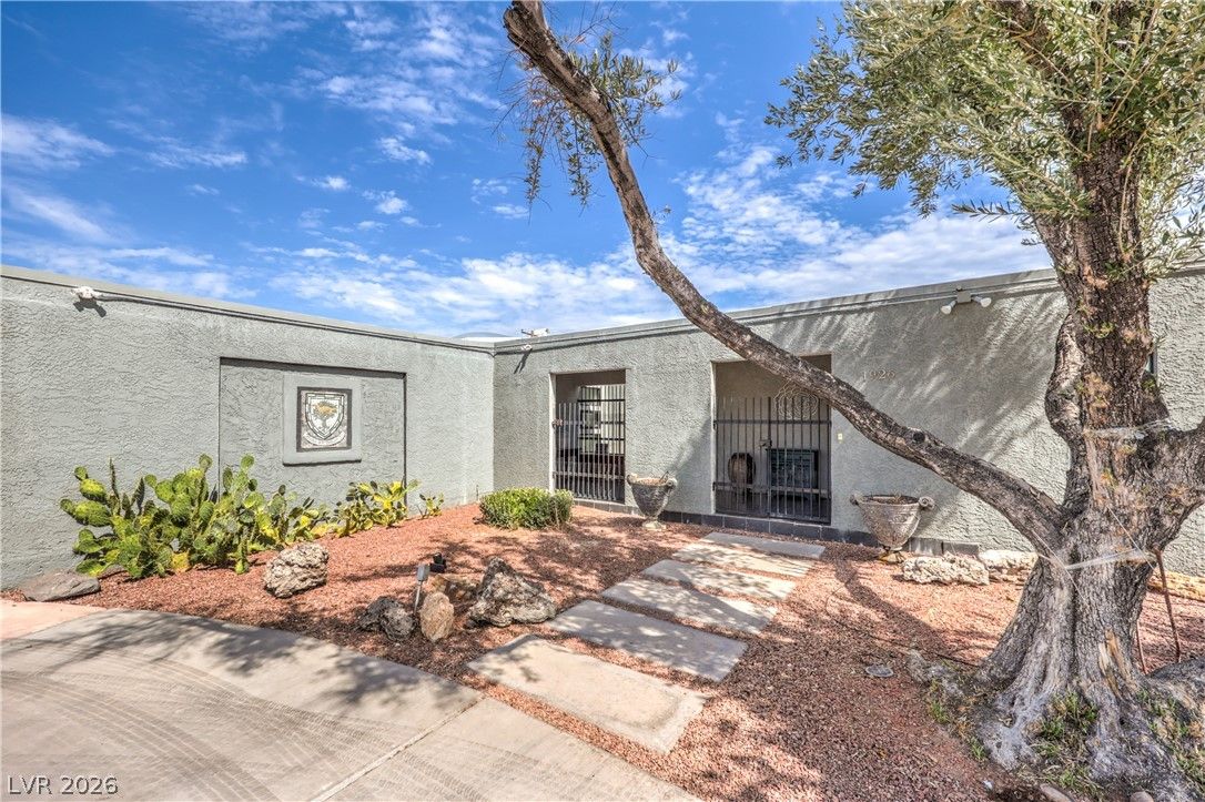 1926 Papago Lane — photo 2