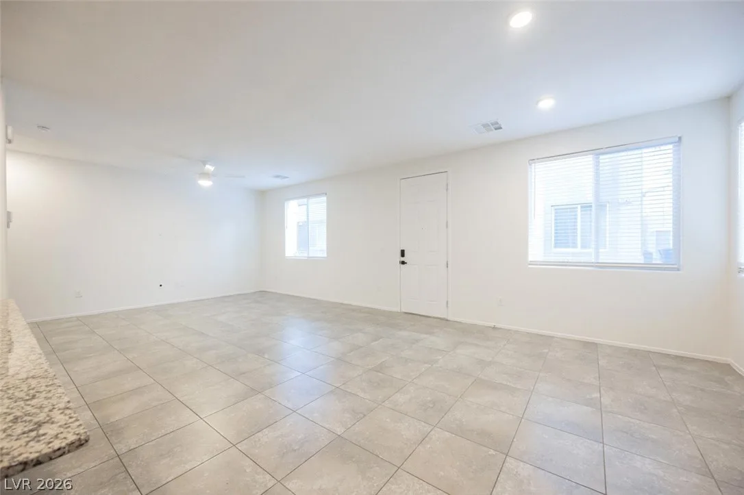 7232 Halo Falls Street — photo 4