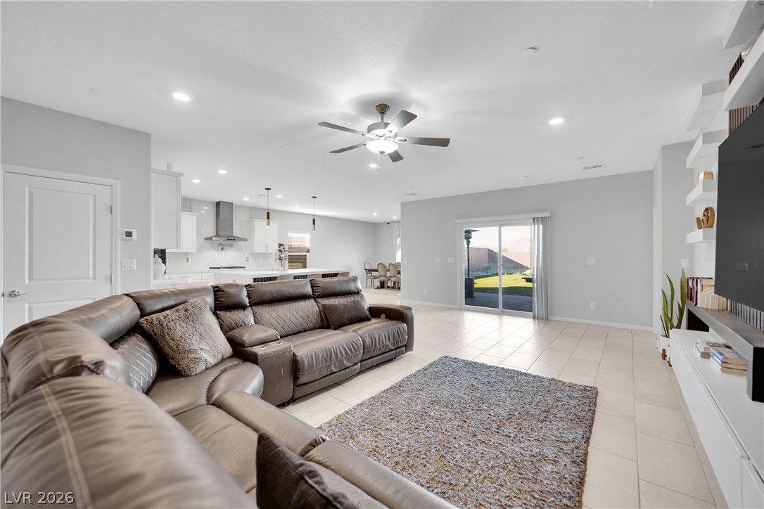 10160 Sequoia Falls Place — photo 4