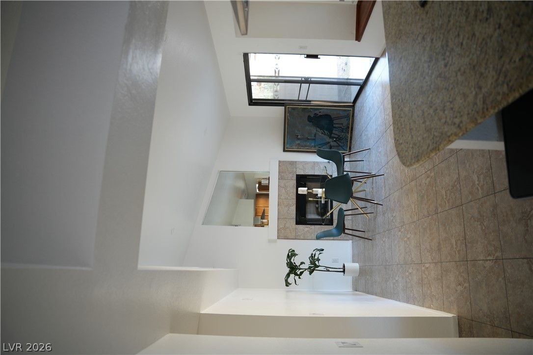 1571 Yellowwood Drive — photo 3