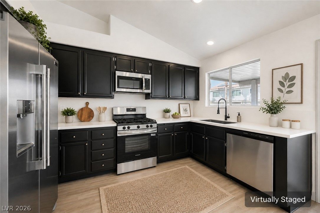 2543 River Oaks Drive — photo 1 of 24