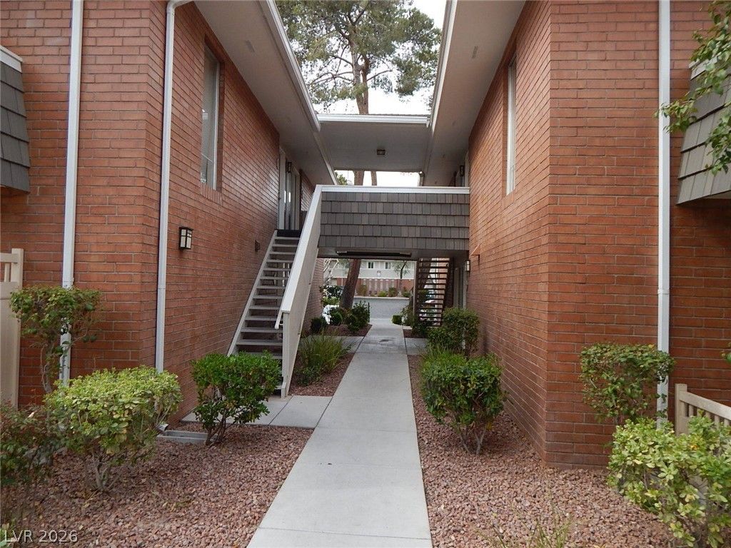 769 Oakmont Avenue 403 — photo 2