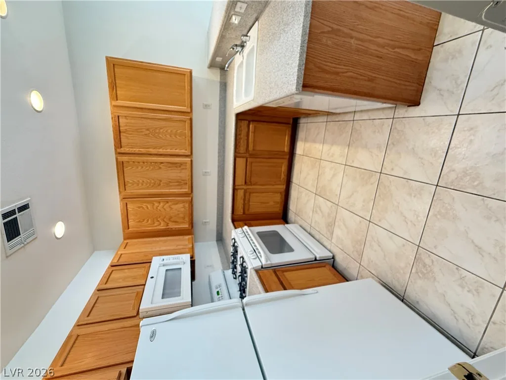 9929 FOUNTAIN WALK Avenue 0 — photo 4