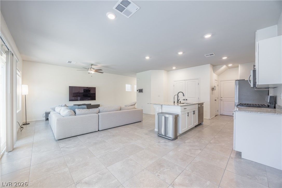 3760 Ramura Avenue — photo 4