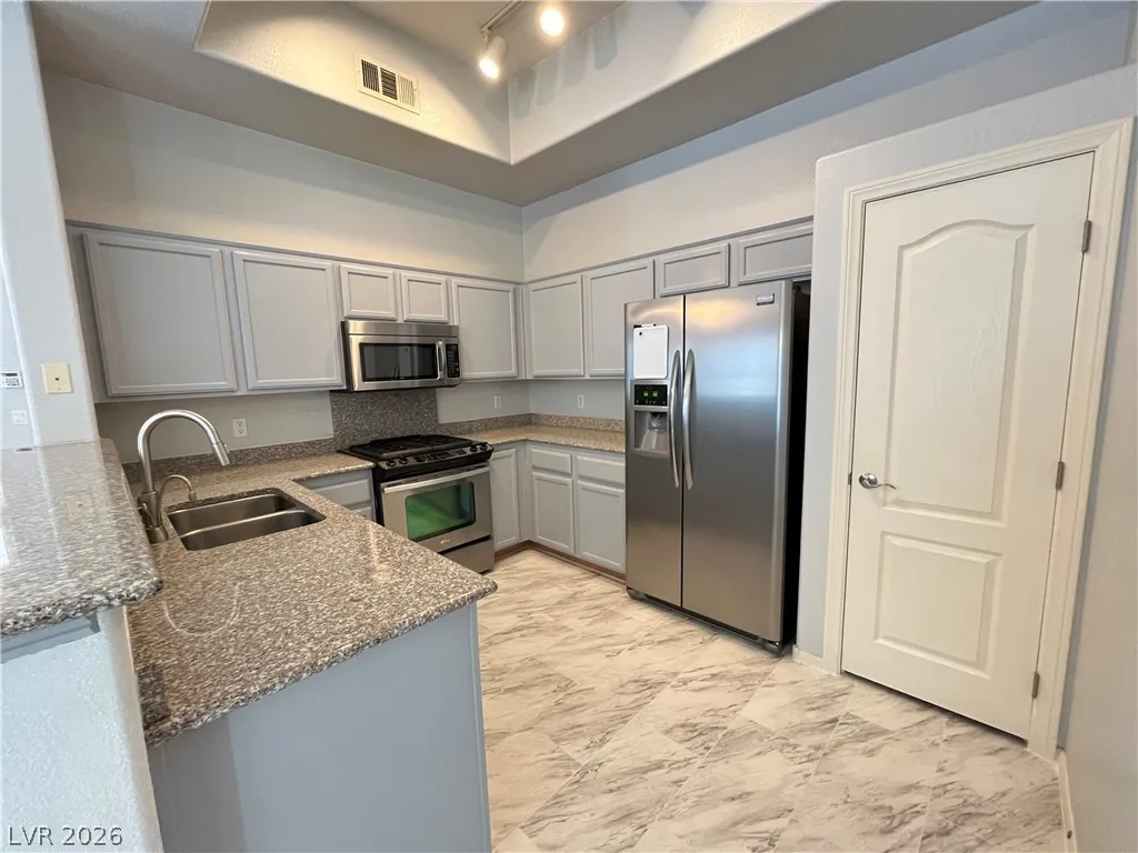 2305 West Horizon Ridge Parkway 2121 — photo 5