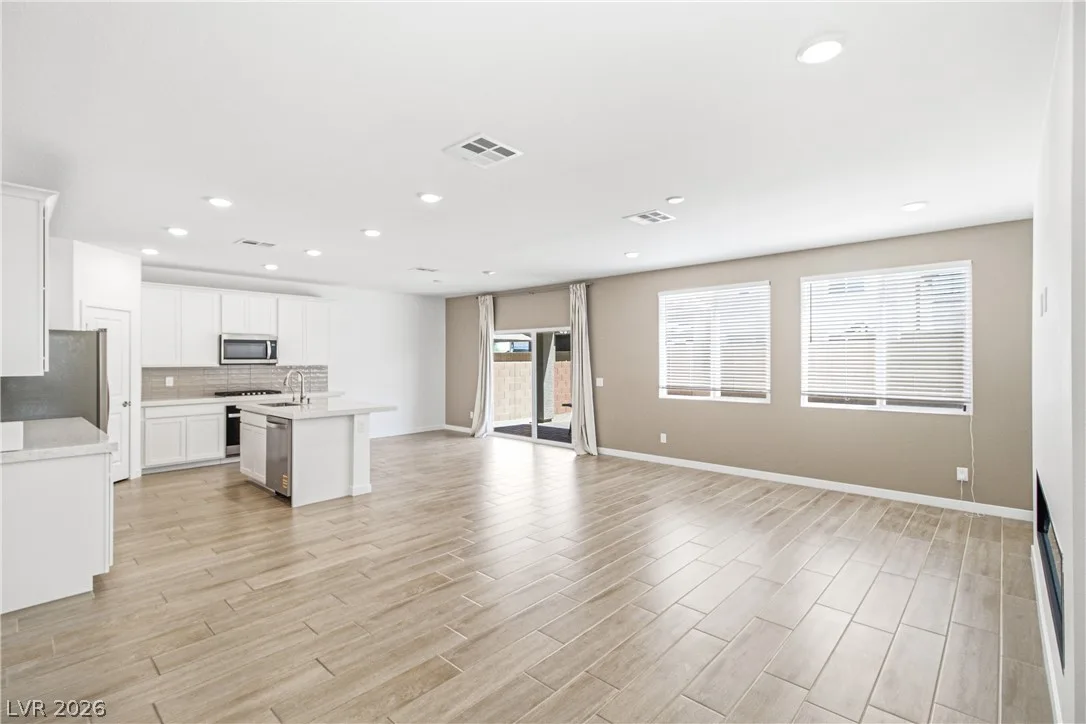 9915 Ruby Dome Avenue — photo 4