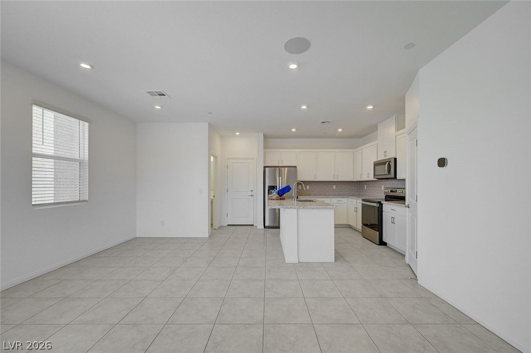 242 Freeport View Place — photo 3