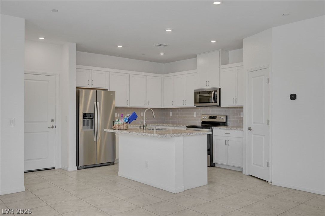 242 Freeport View Place — photo 5