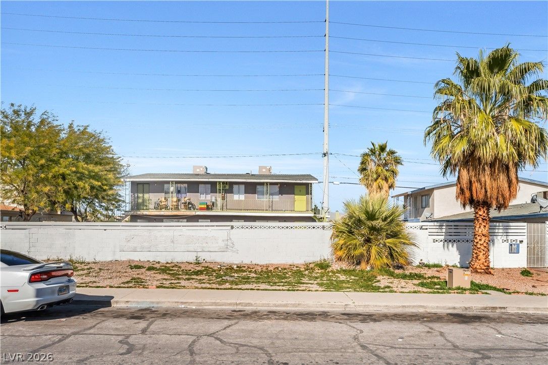5104 Pebble Beach Boulevard D — photo 2 of 8