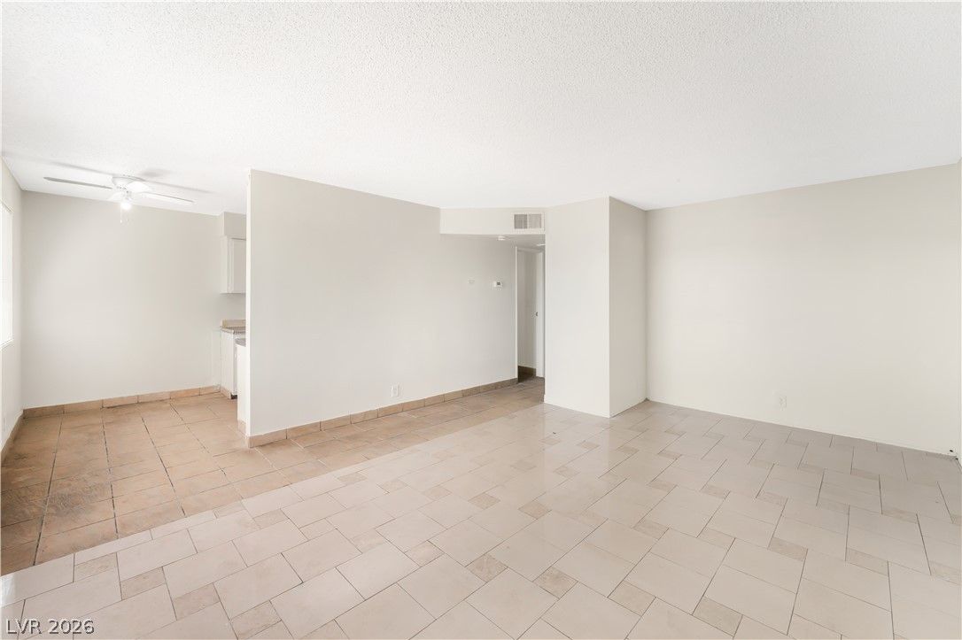 5104 Pebble Beach Boulevard D — photo 3 of 8