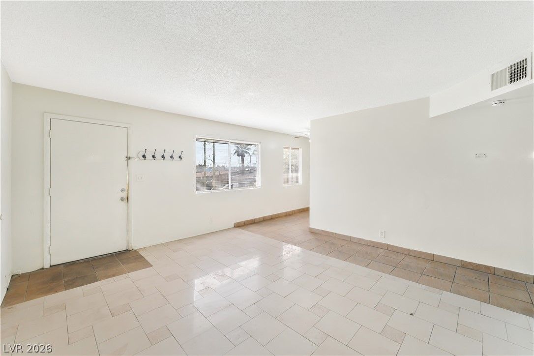 5104 Pebble Beach Boulevard D — photo 4 of 8