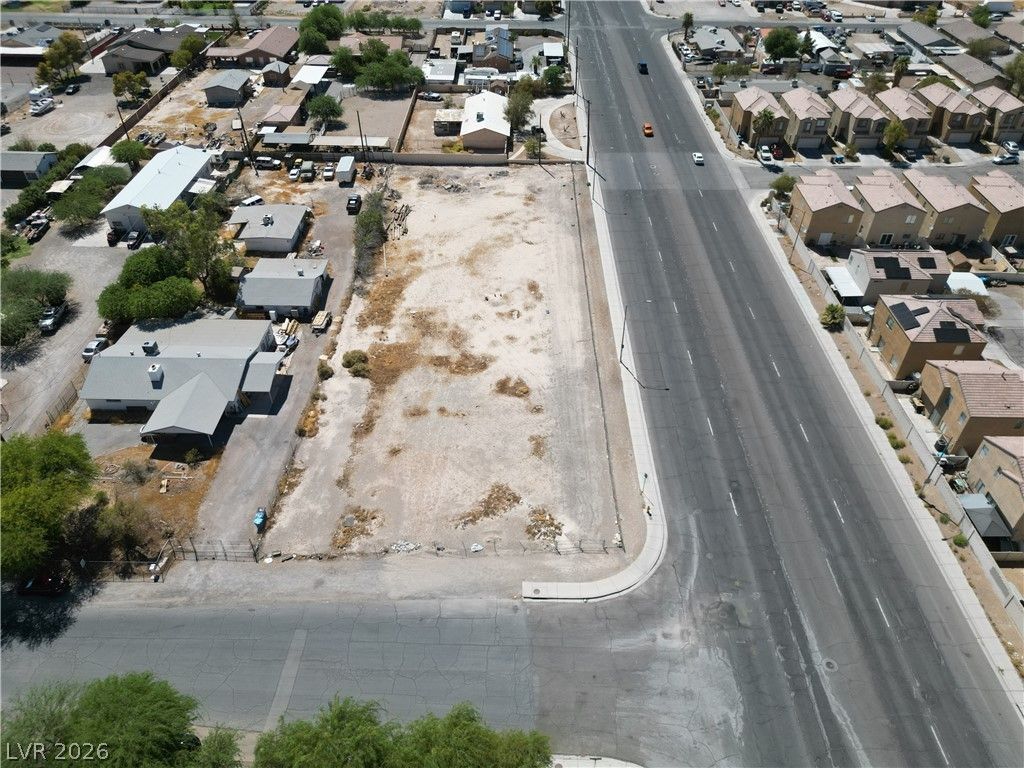 1571 Betty Lane — photo 3 of 15
