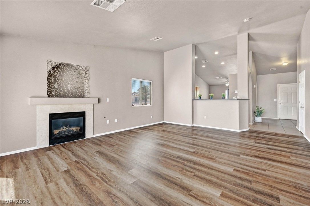 529 Sun Mountain Avenue — photo 4 of 26