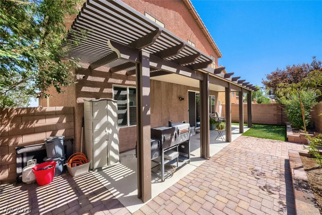 Photo 33