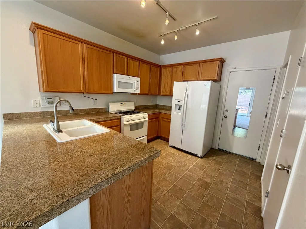 9109 White Eyes Avenue — photo 5