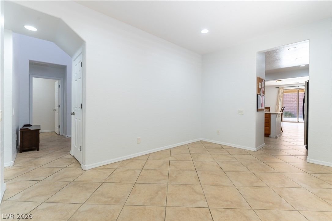 2285 Manosque Lane — photo 4 of 32