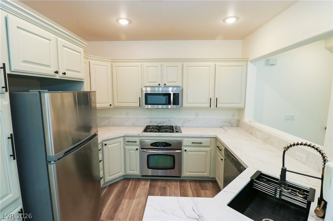 1510 Plaza Centre Drive 105 — photo 4