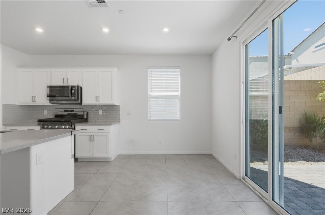 10920 Oregano Avenue — photo 5