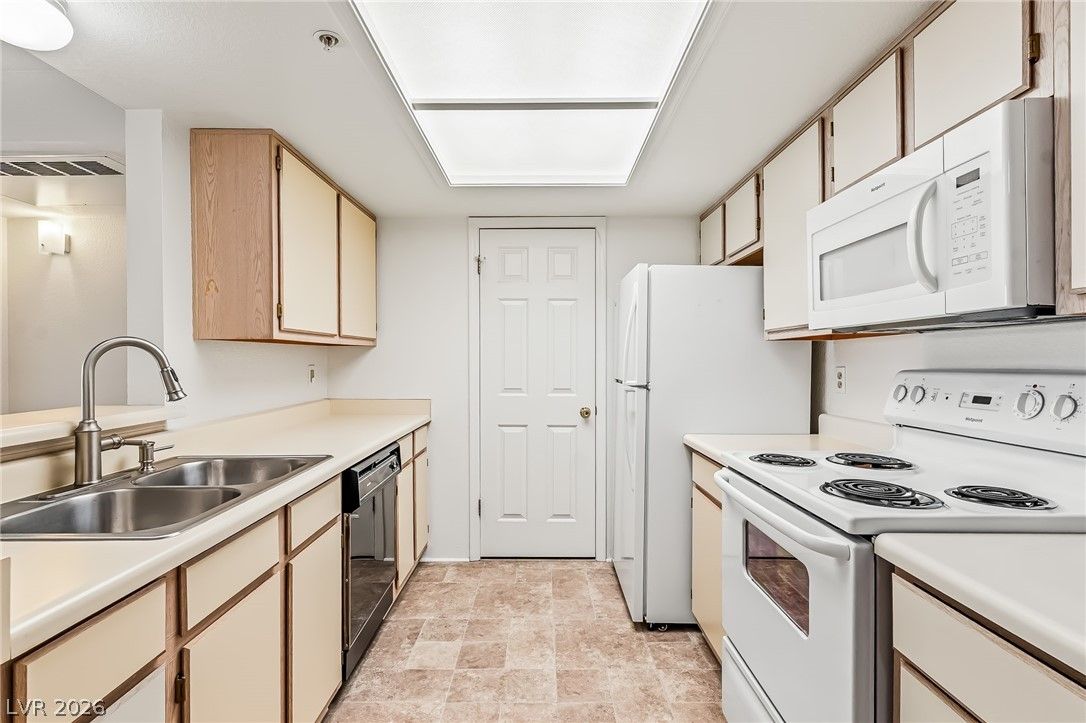 3550 Bay Sands Drive 2037 — photo 4