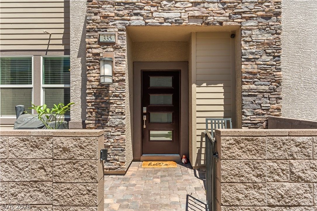 335 Laurel Peak Drive — photo 2