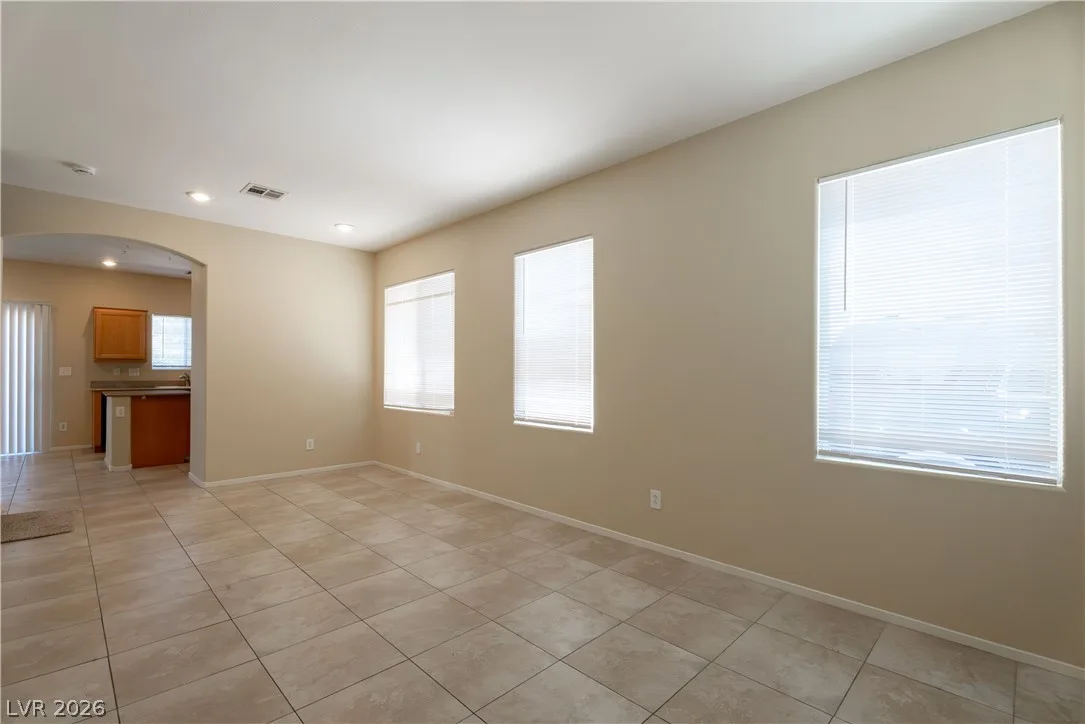 944 Saffex Rose Avenue — photo 2