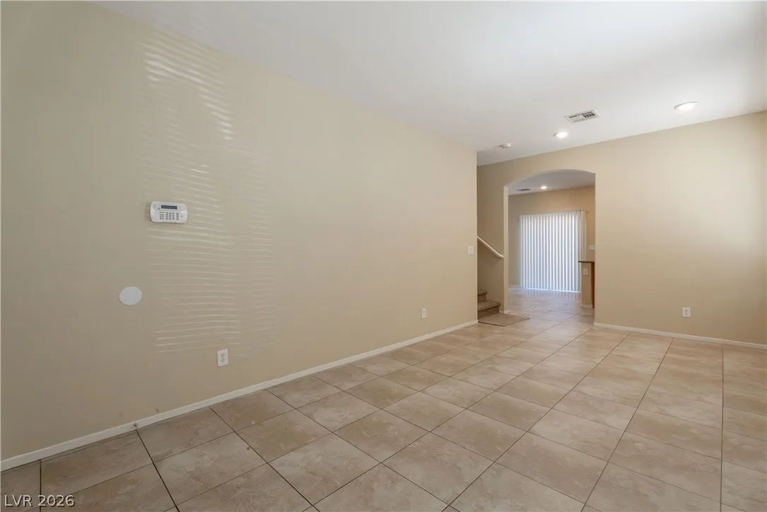 944 Saffex Rose Avenue — photo 3