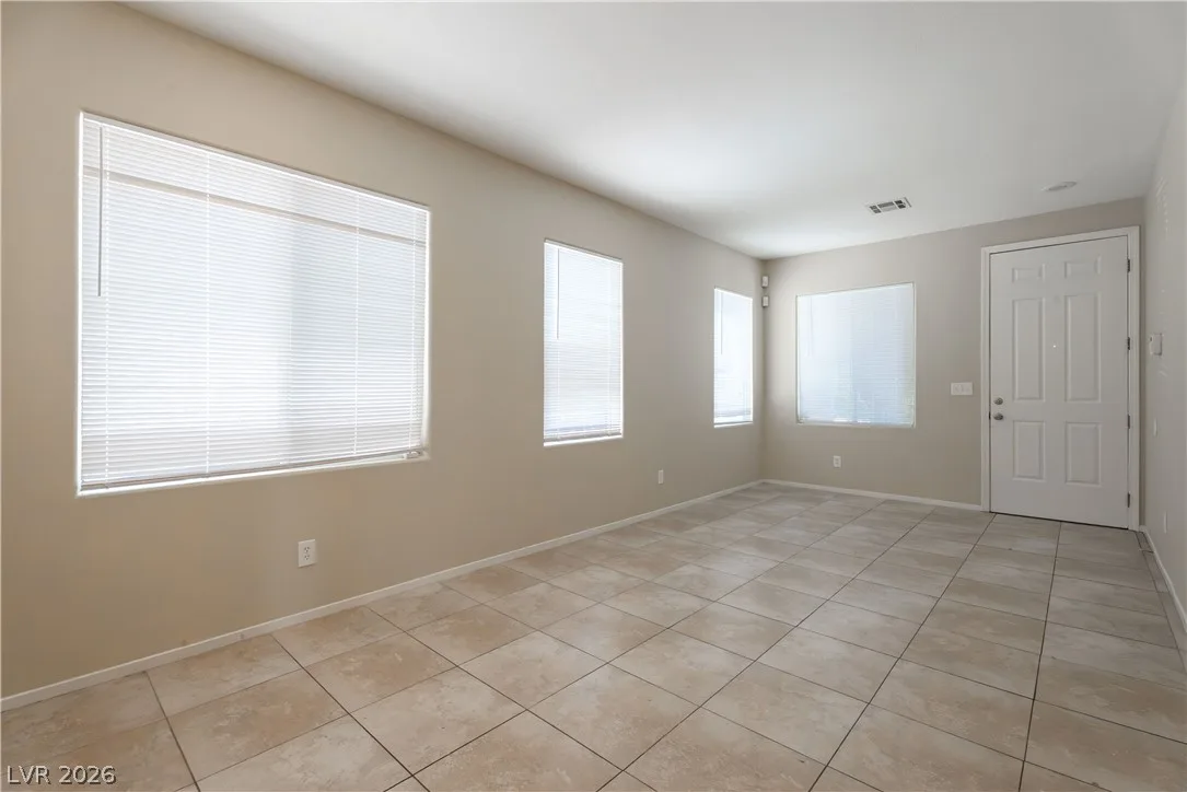944 Saffex Rose Avenue — photo 5