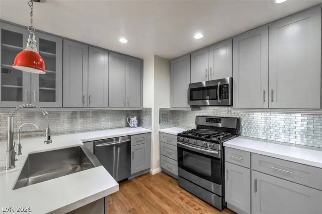 2283 Van Gogh Drive — photo 5