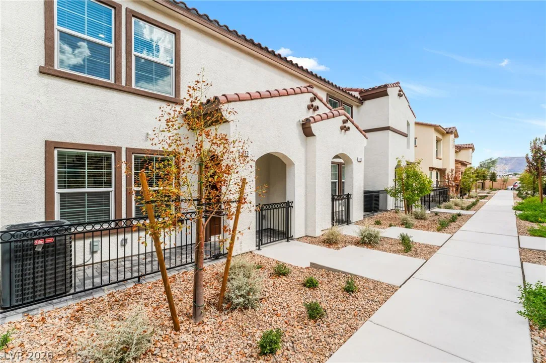 913 Rosy Starling Street — photo 2
