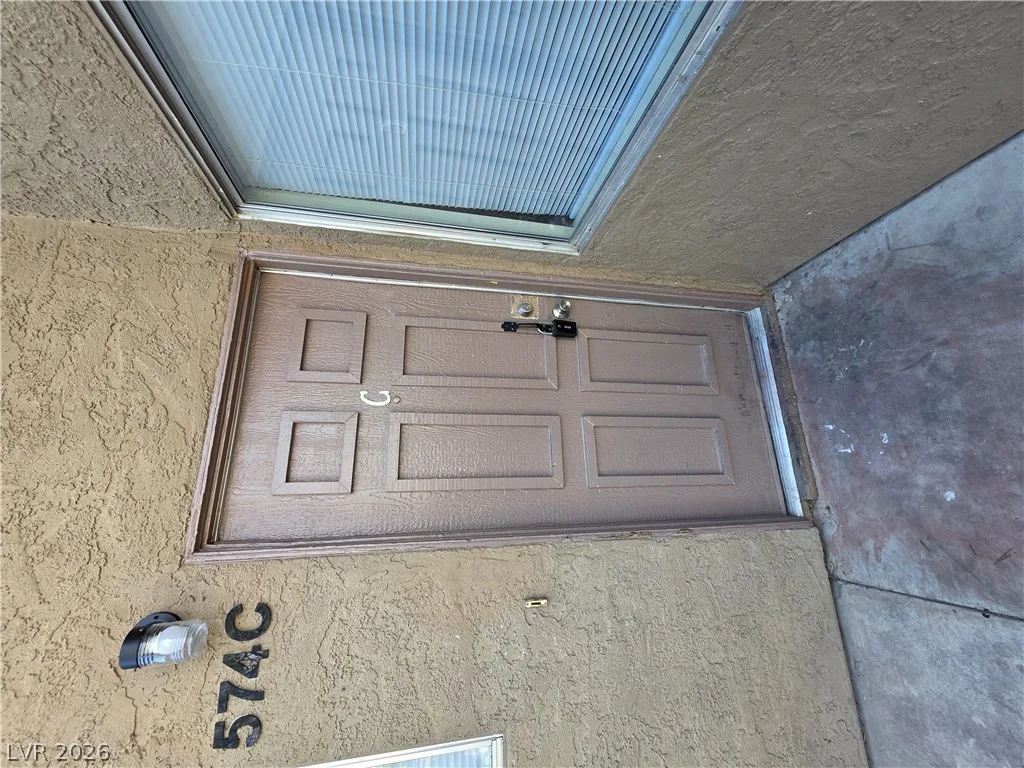 574 Roxella Lane C — photo 2