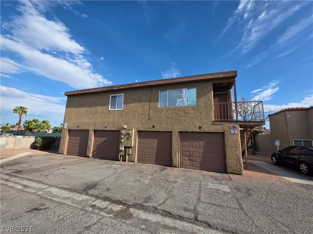574 Roxella Lane C — photo 3